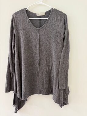 Sinuous Women's Gray V-Neck Long Sleeve Tunic Sweater